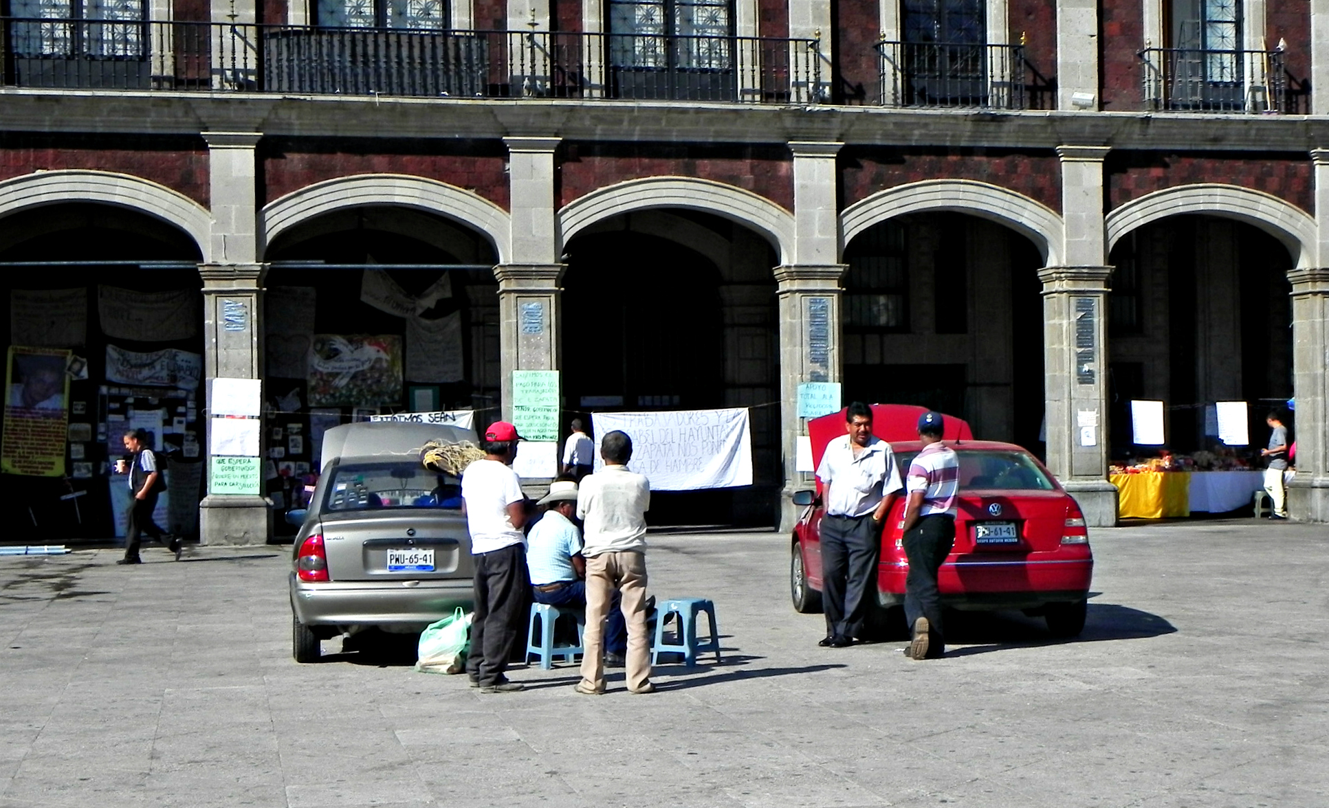 Protesta de zapatenses en Plaza de Armas, Cuernavaca, Morelos Protesta de zapatenses en Plaza de Armas
