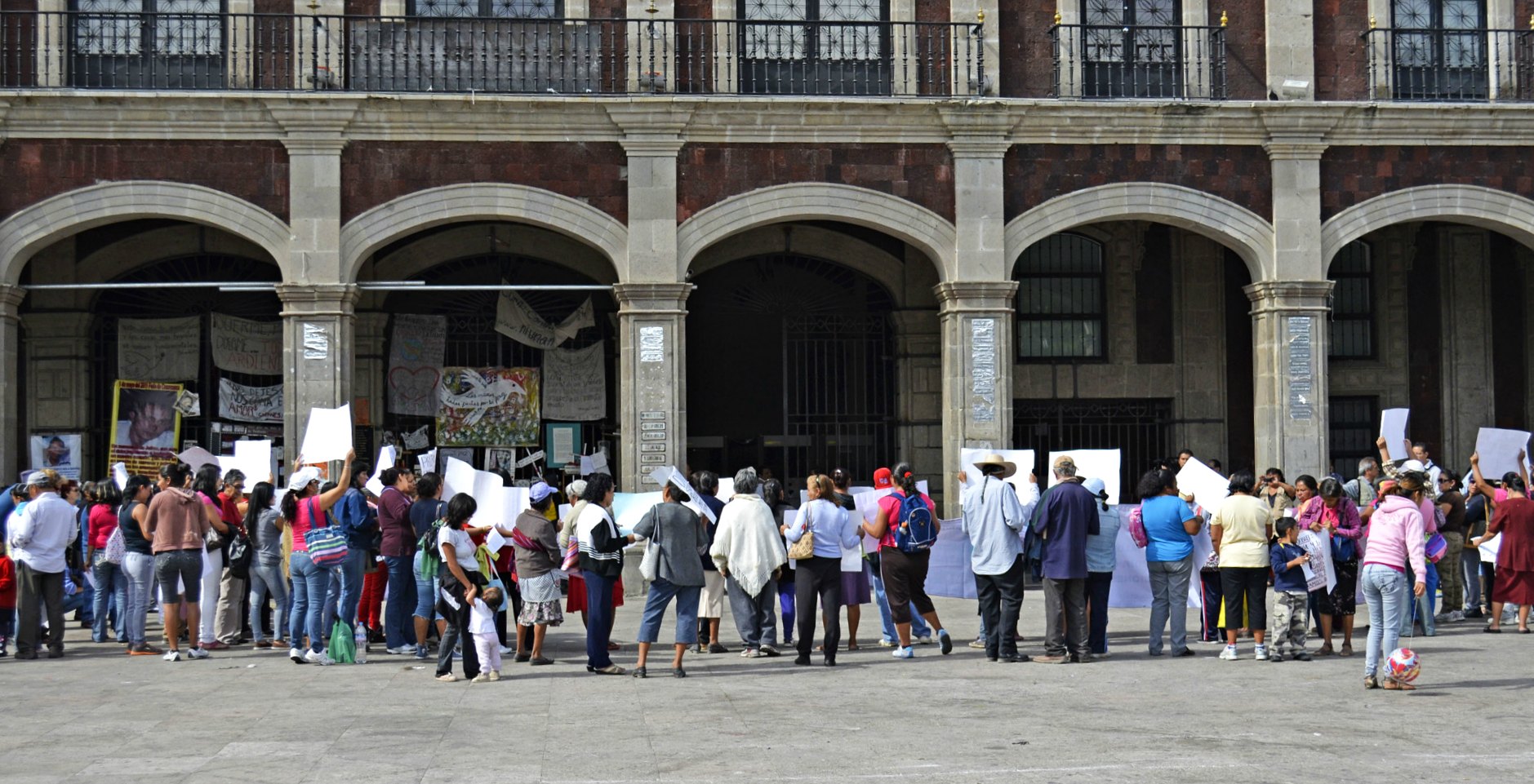 Pobladores de Yautepec protestan en plaza de armas, Cuernavaca, Morelos