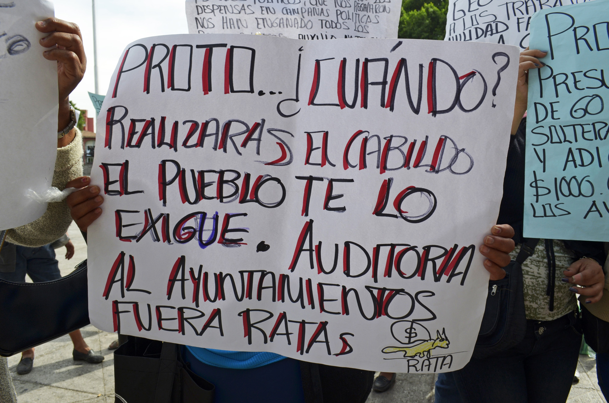 Pobladores de Yautepec protestan en plaza de Armas, Cuernavaca