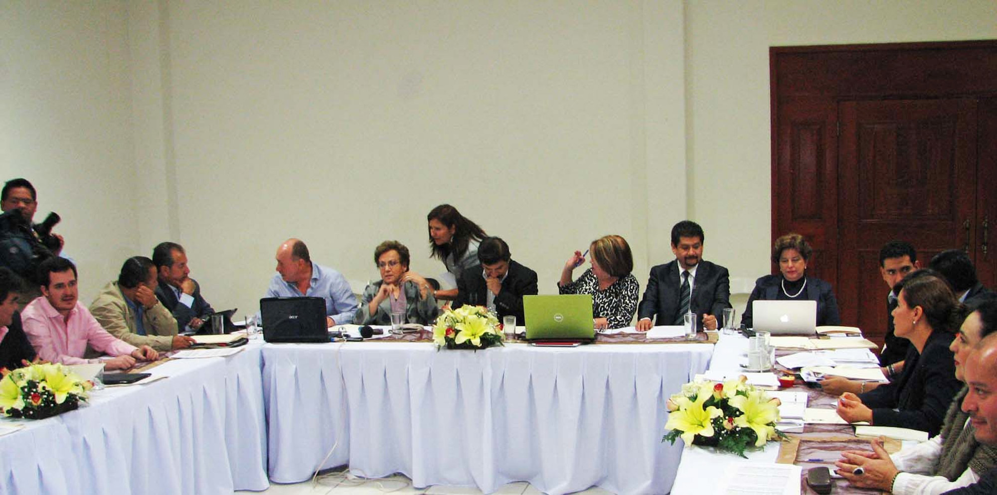 Diputados de Morelos discutiendo presupuesto