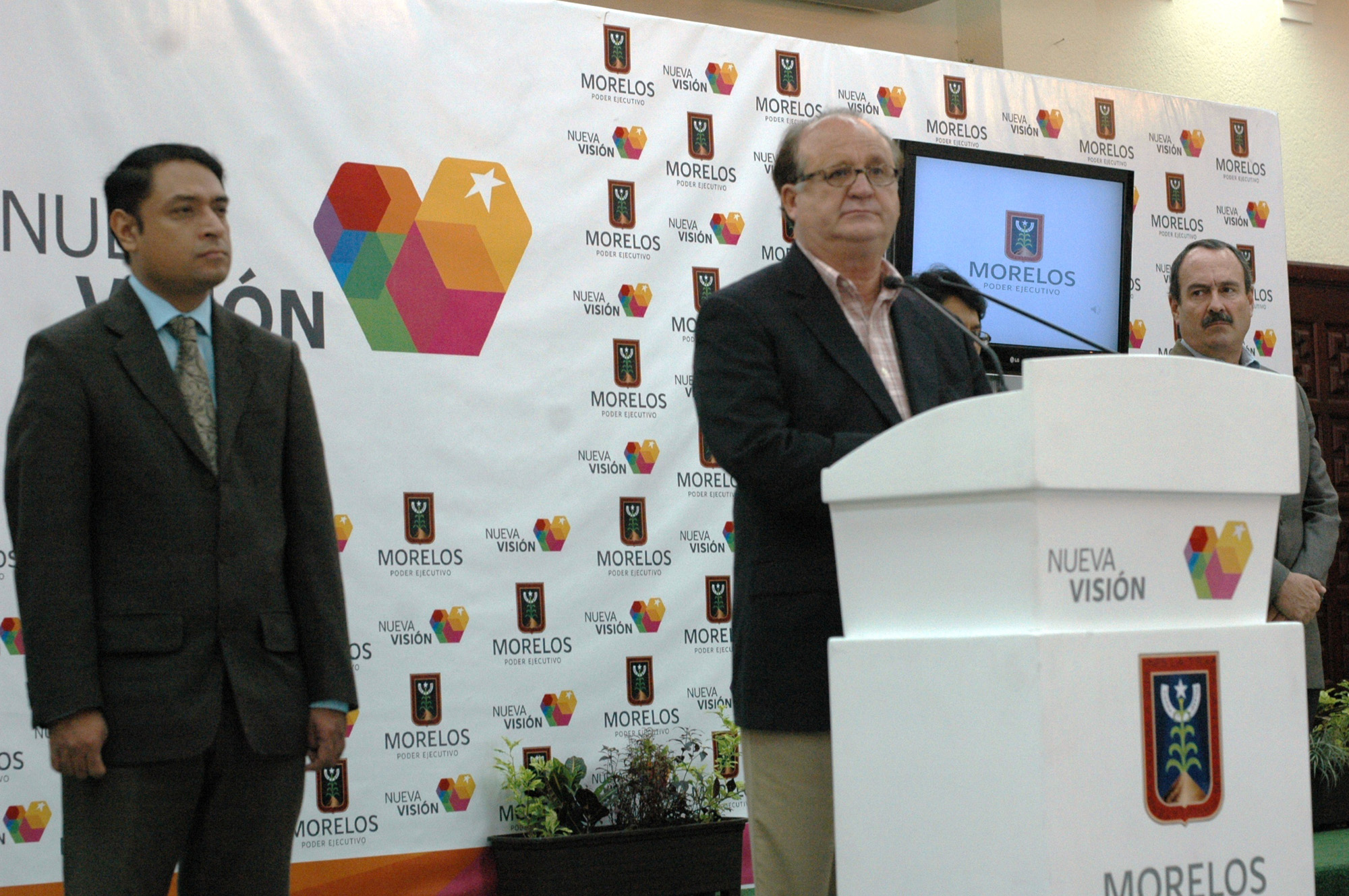 Graco Ramìrez  y funcioanrios de seguridad