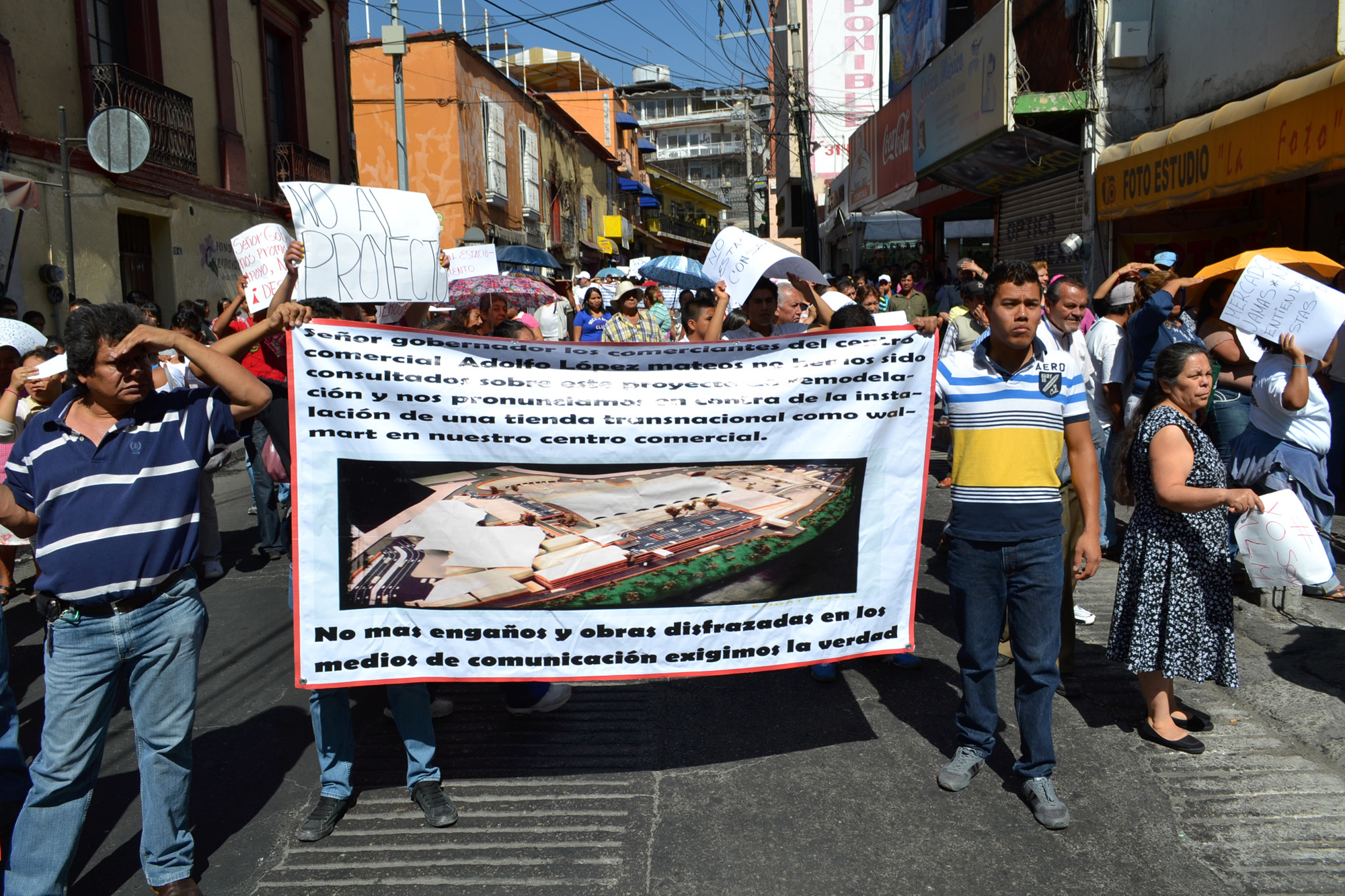 Marcha locatarios del mercado ALM en Cuernavaca