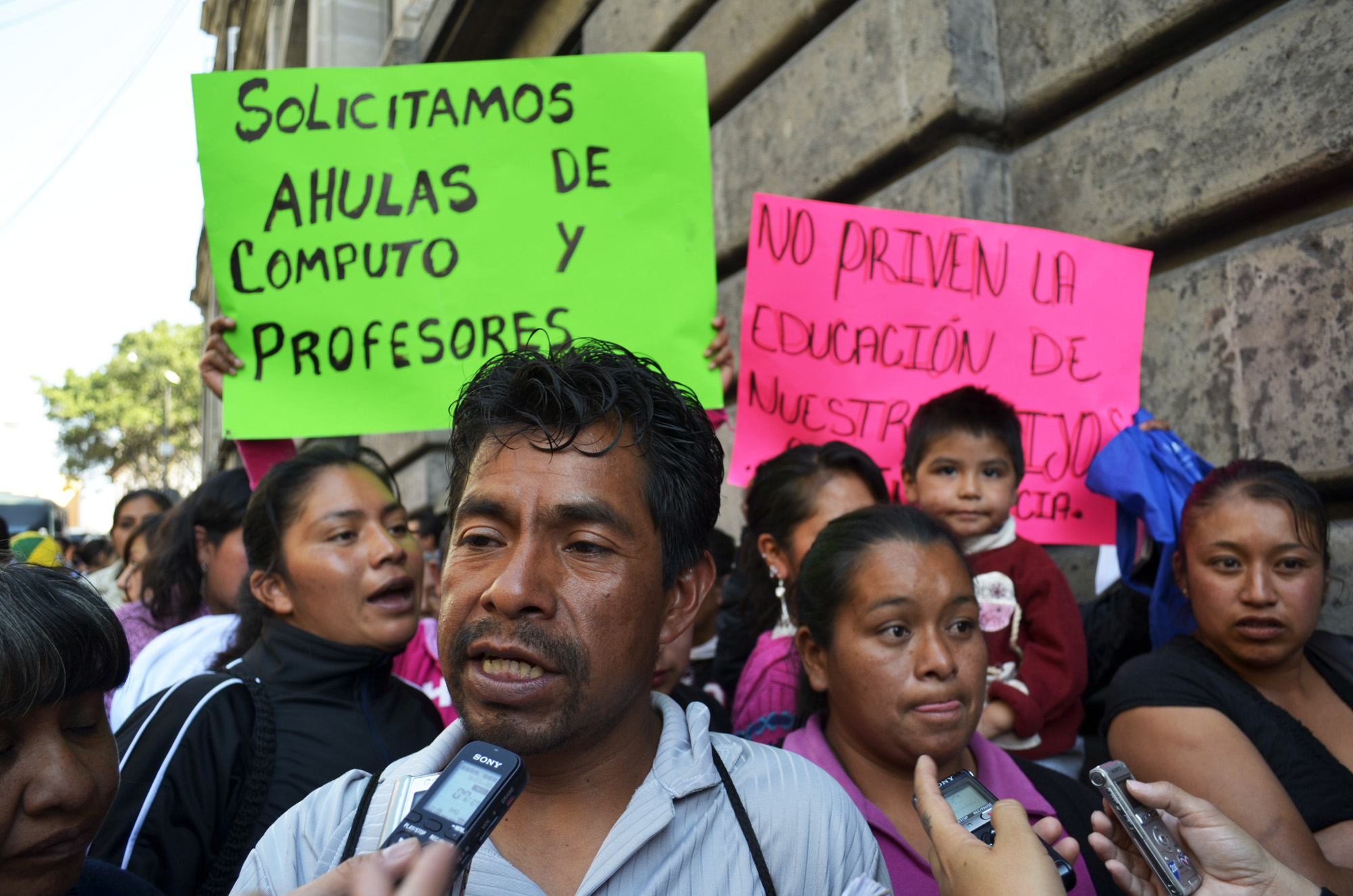 Protesta pobladores de Coajomulco en Casa Morelos