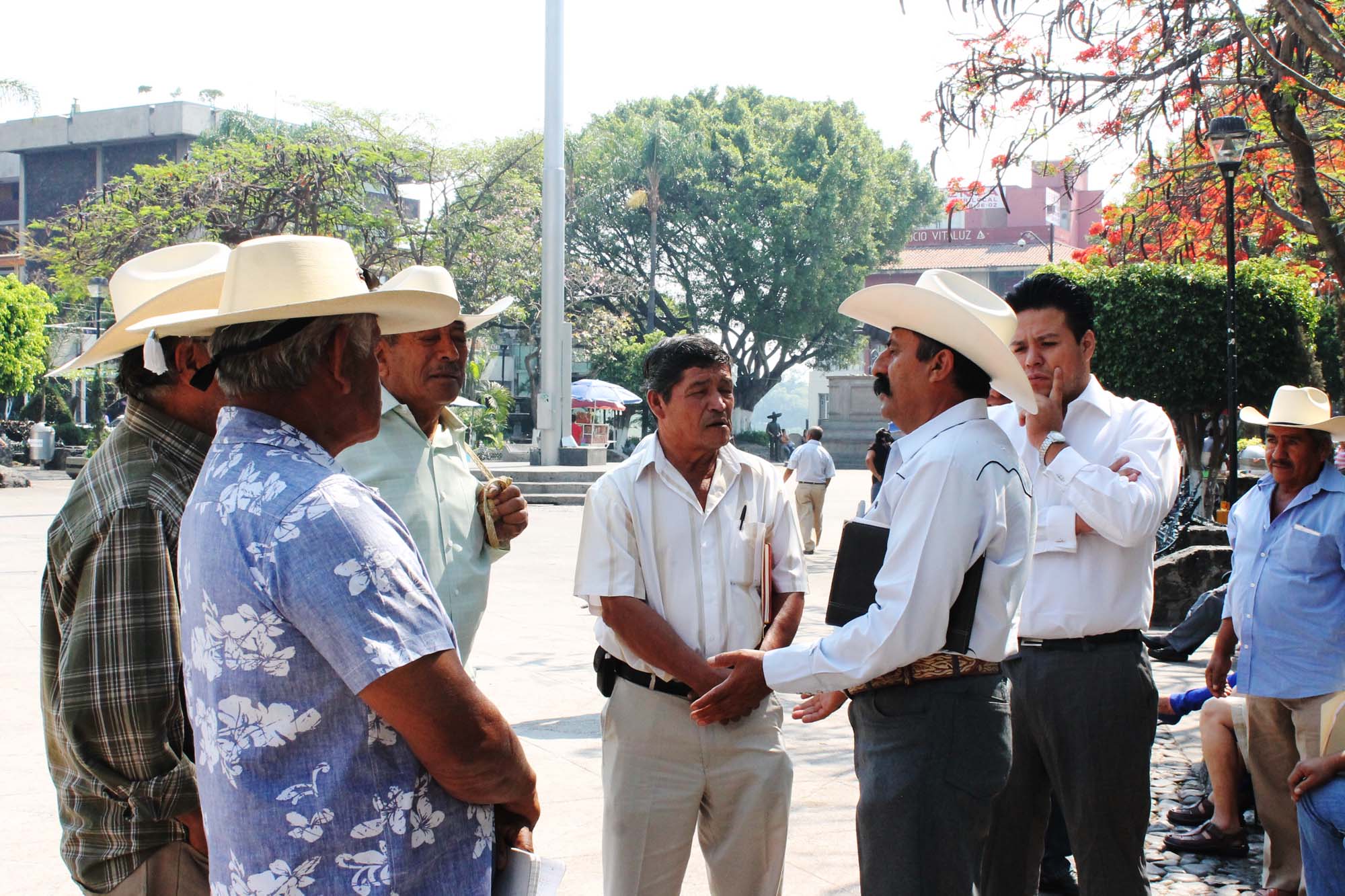 Jorge Zapata y campesinos