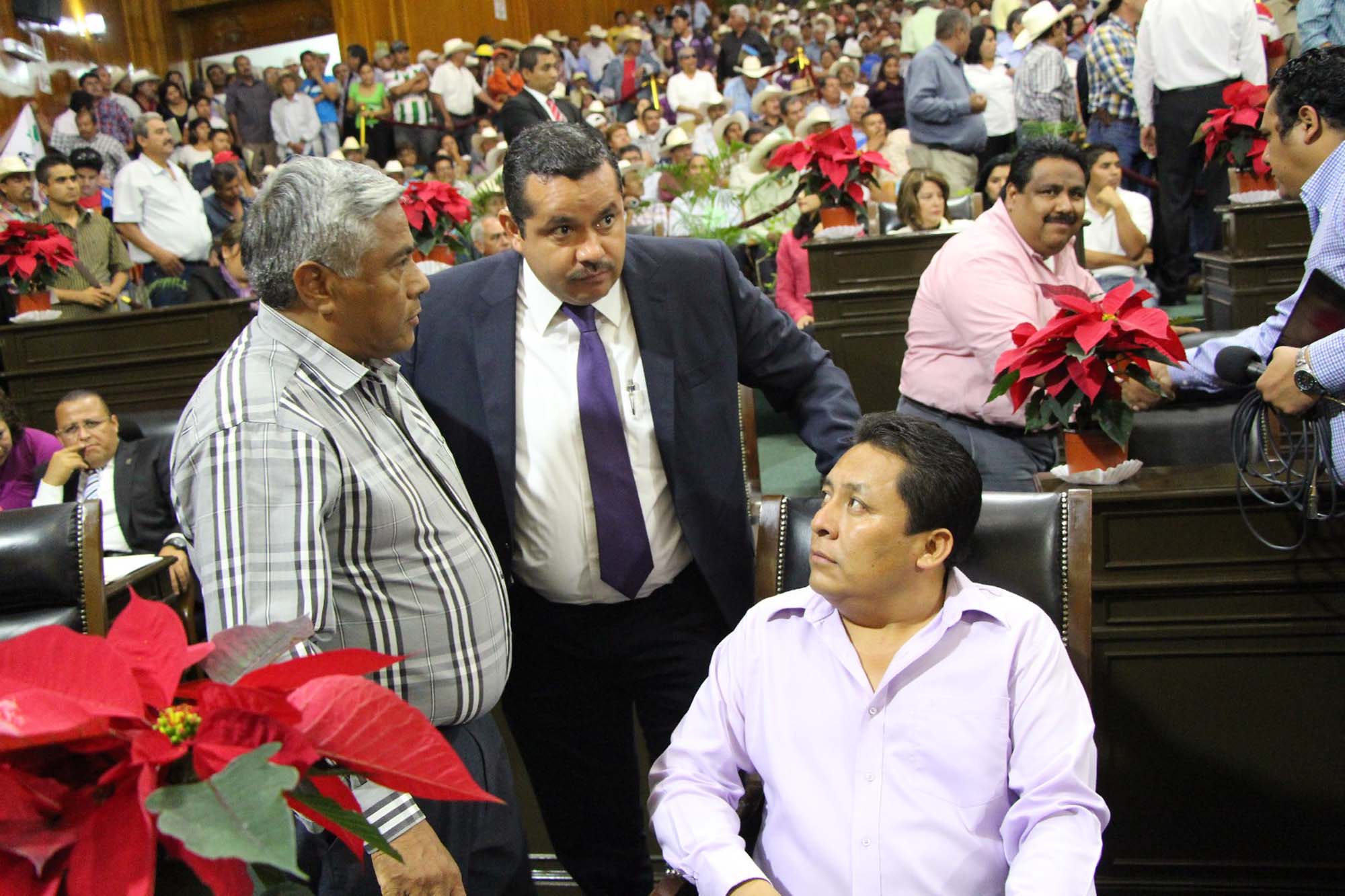 Exhortan a presidentes municipales a cumplir con aguinaldo