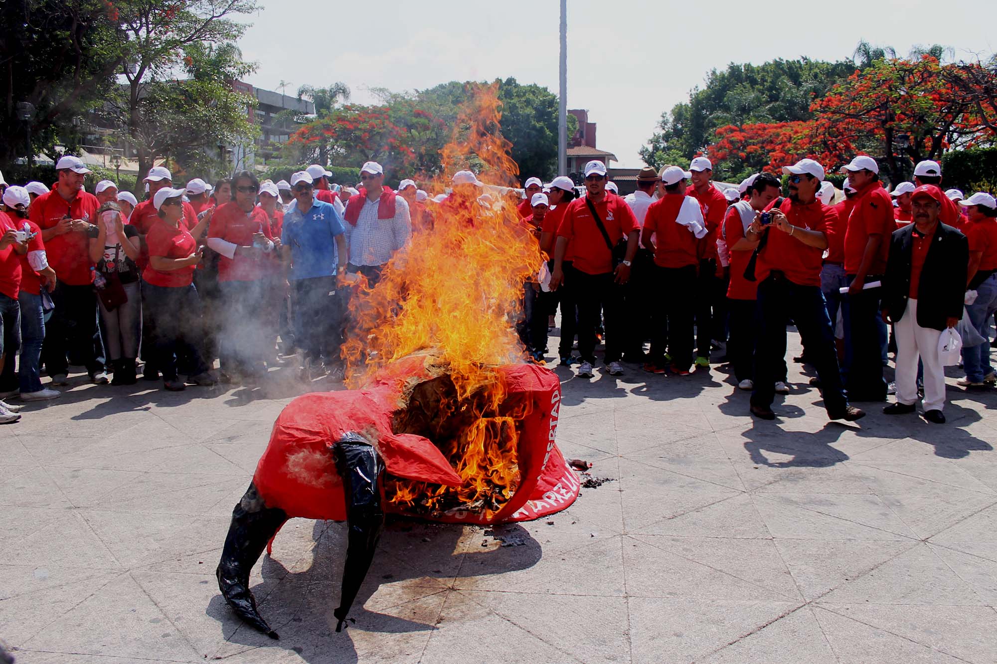 Queda de diablo en plaza de armas
