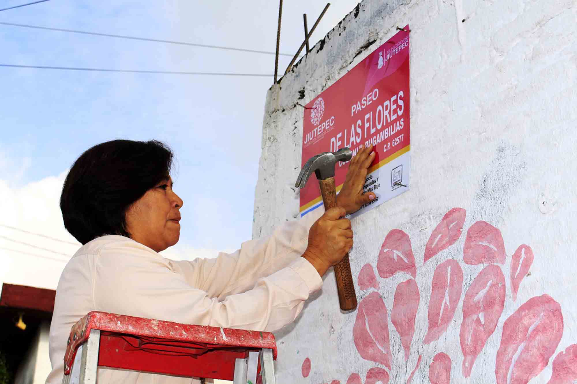 Silvia Salazar colocando nomenclatura