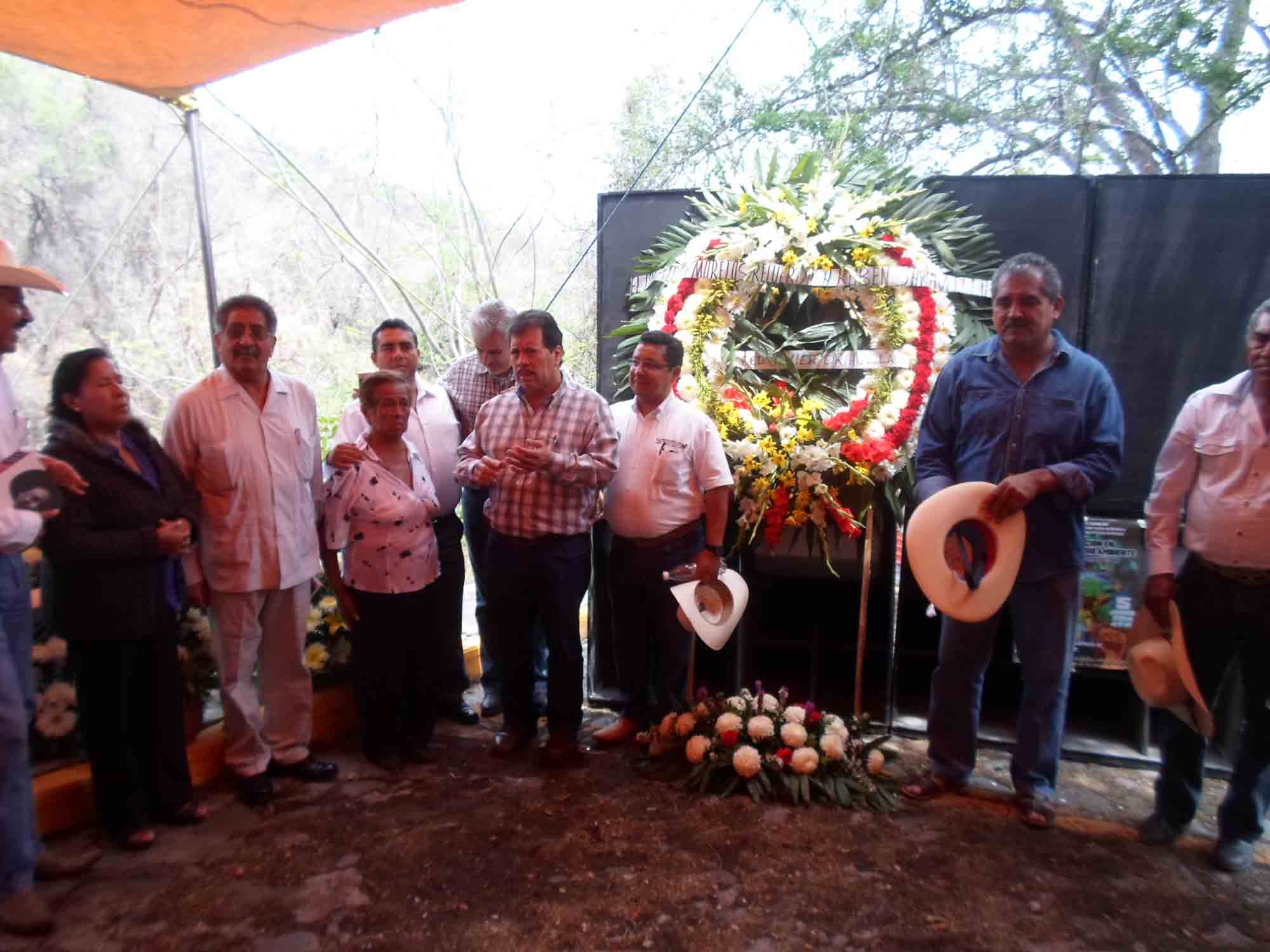 Líderes campesinos en el homenaje a Jaramillo