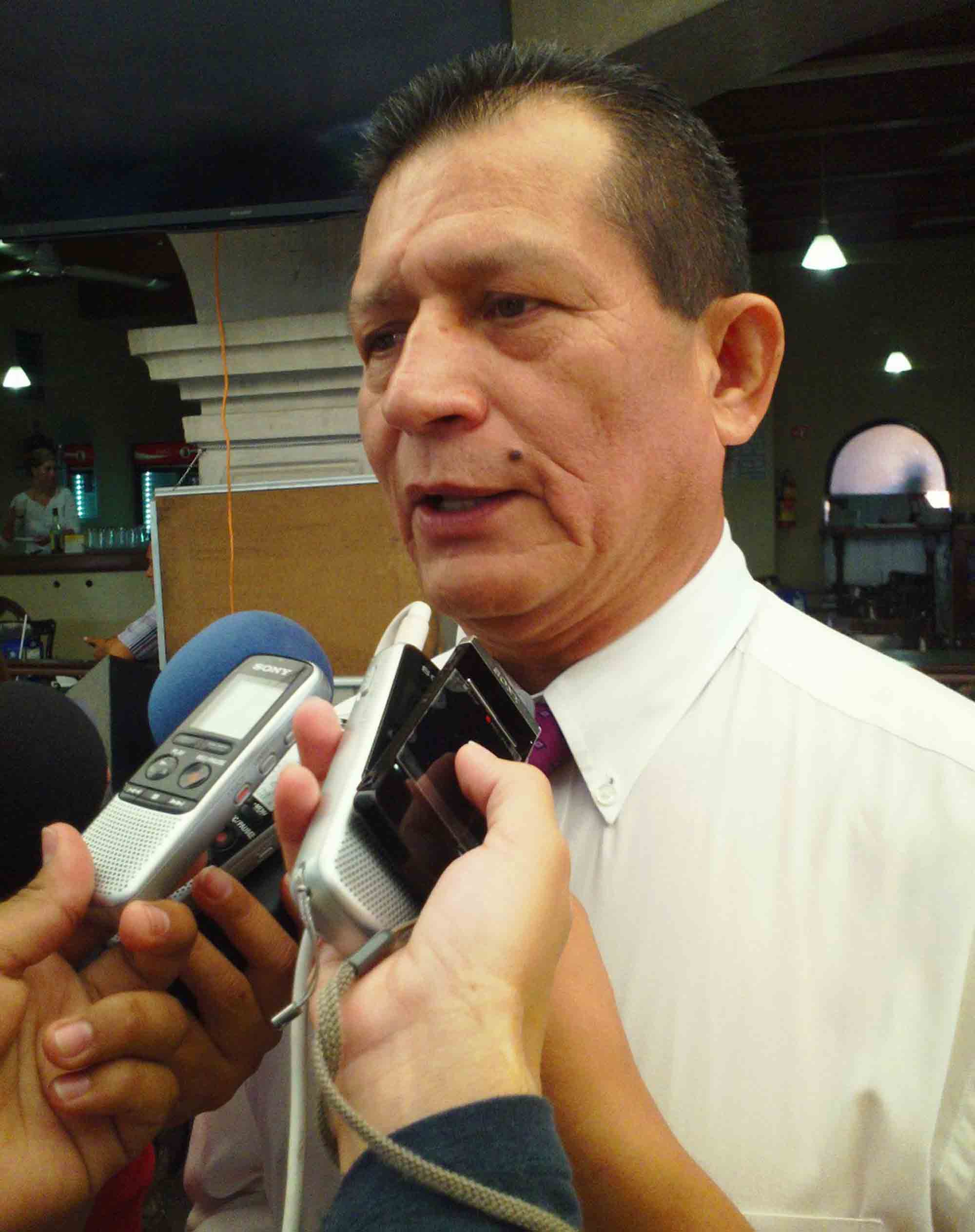 Salvador Castrejón pide sanción para trabajadores de la FGE