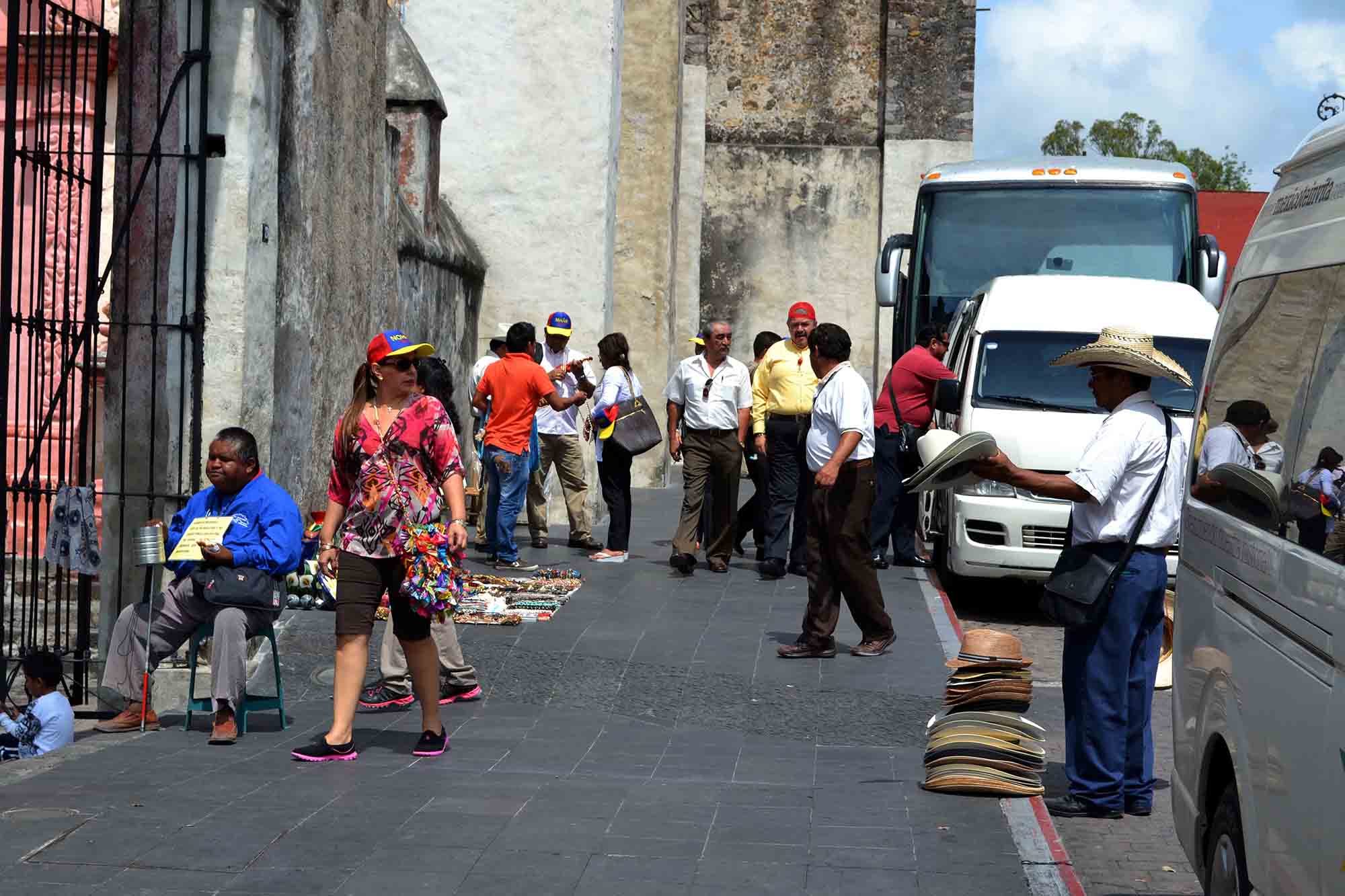 Vendedores frente a catedral