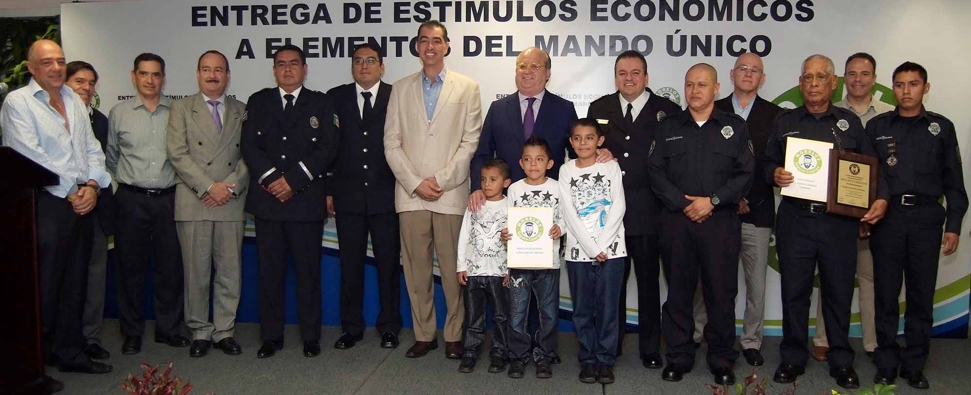 Graco Ramìrez entrega de estimulos economicos a elementos del Mando Único