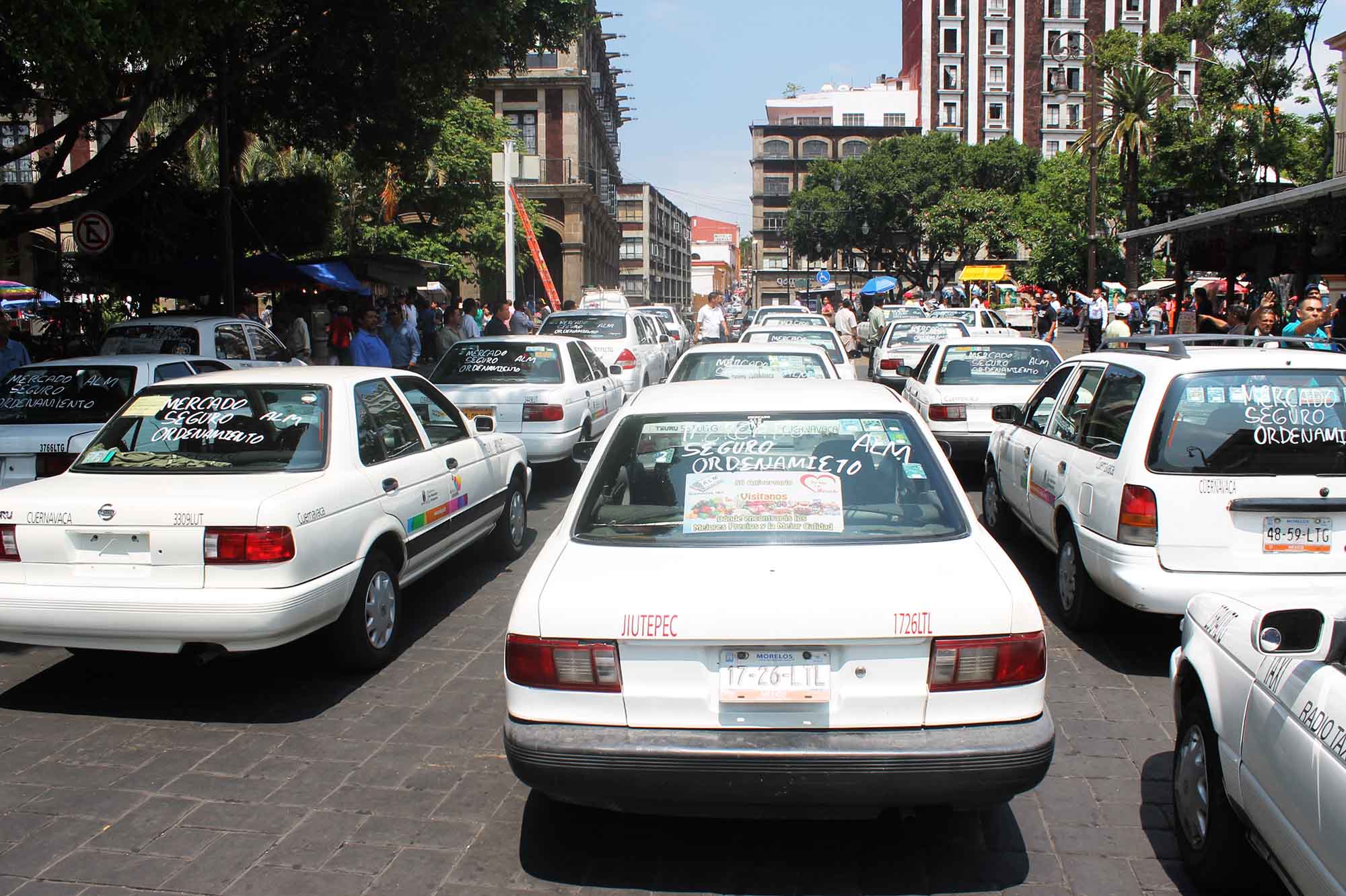 Taxistas protestando