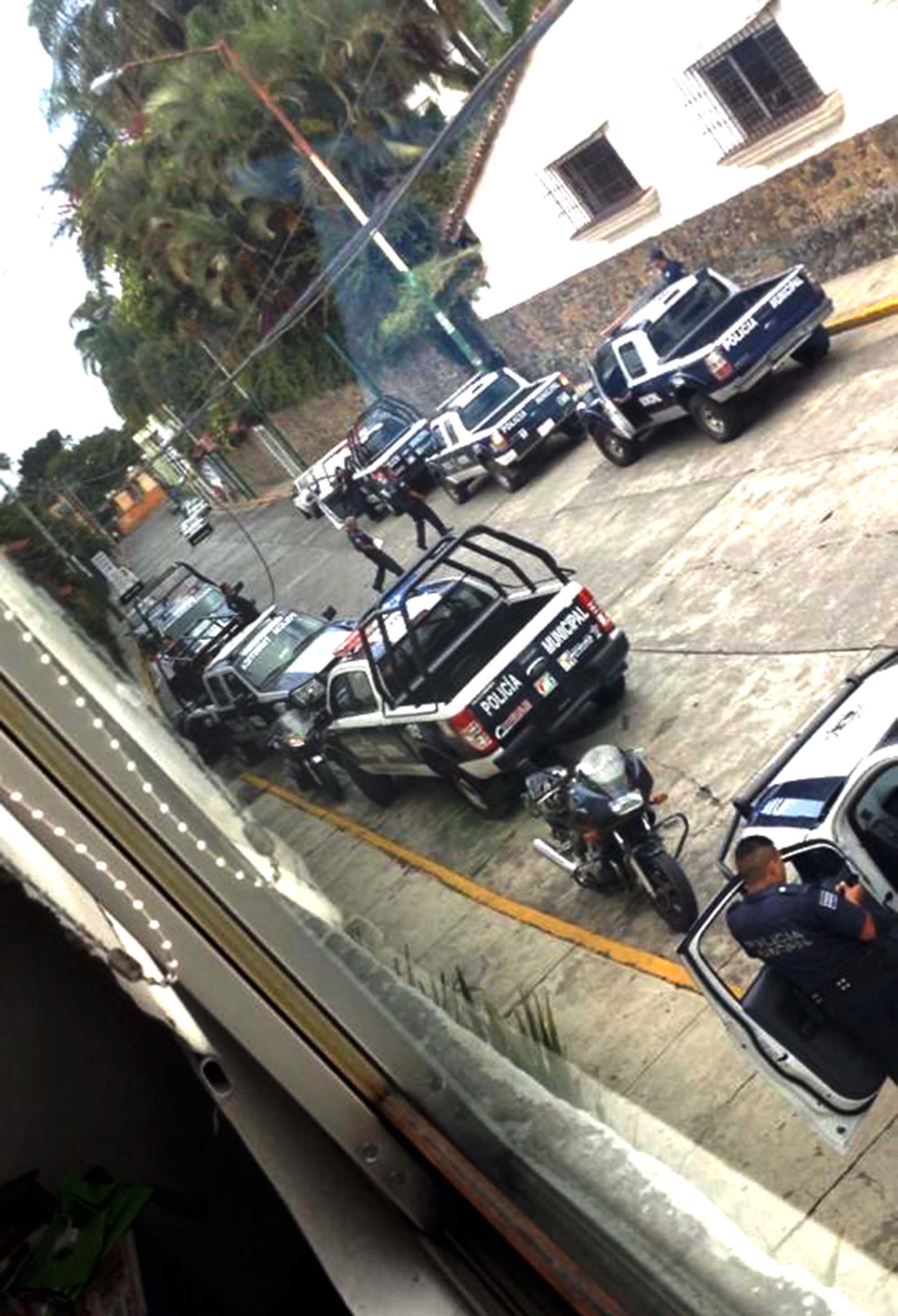 Policías acuden a llamado