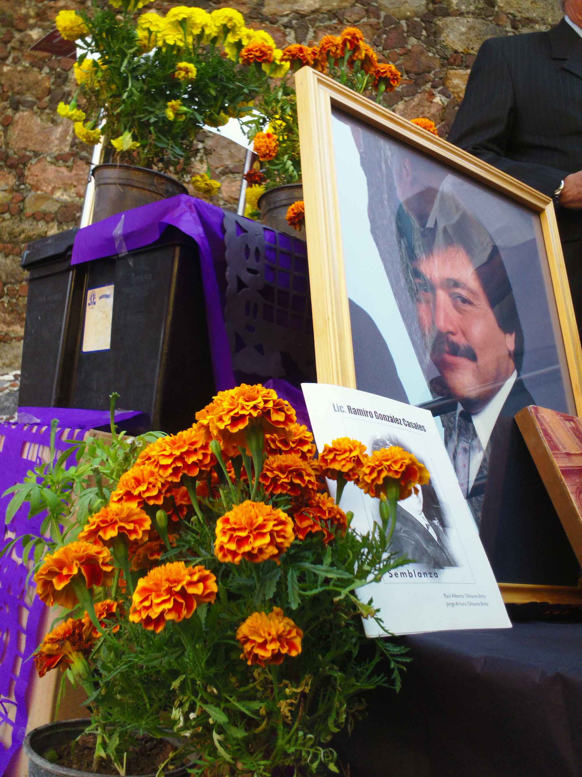 Ofrena abogados muertos