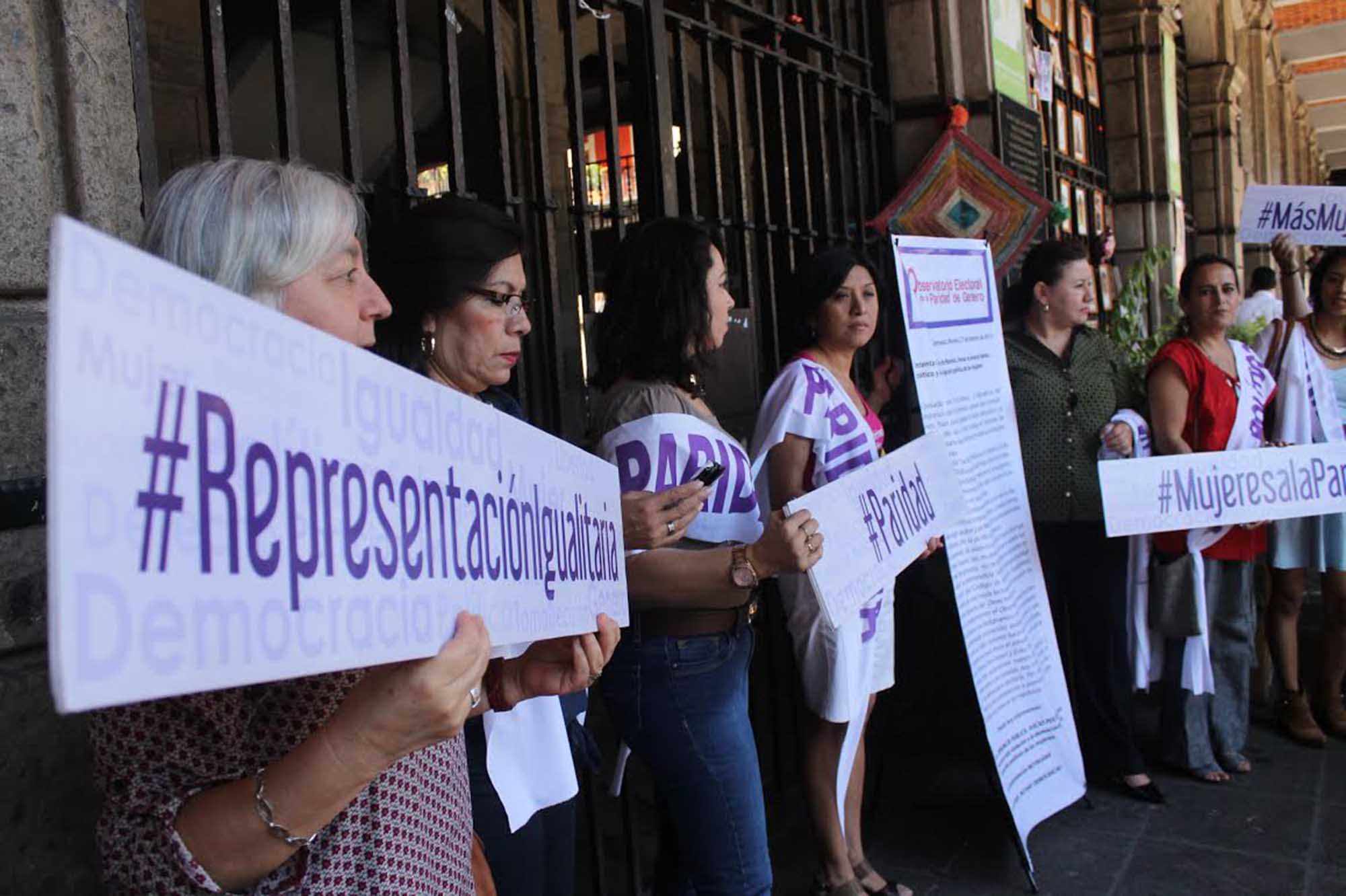 mujeres protestan