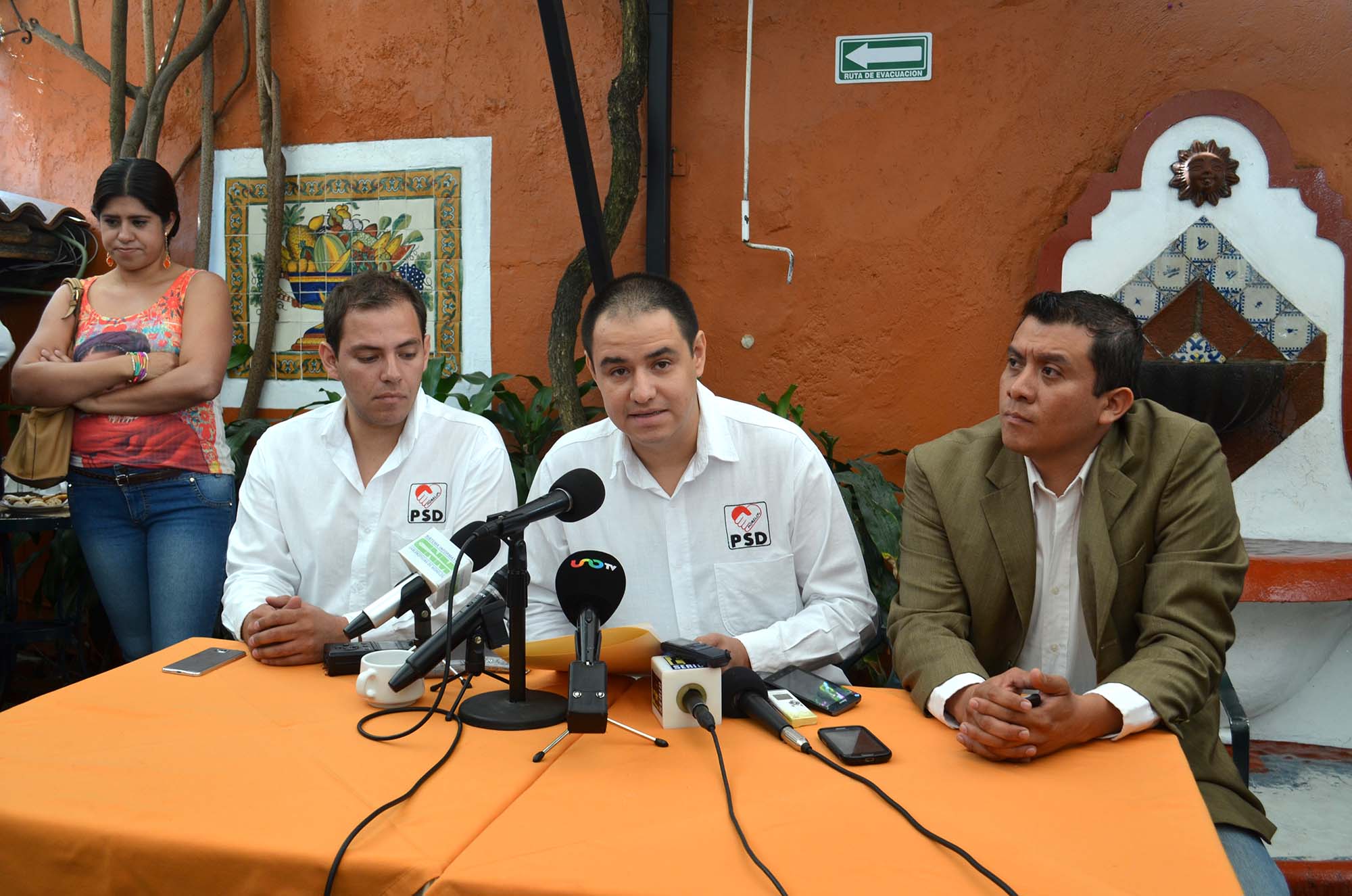 Denuncia pública por ataque a camioneta de candidato PSD