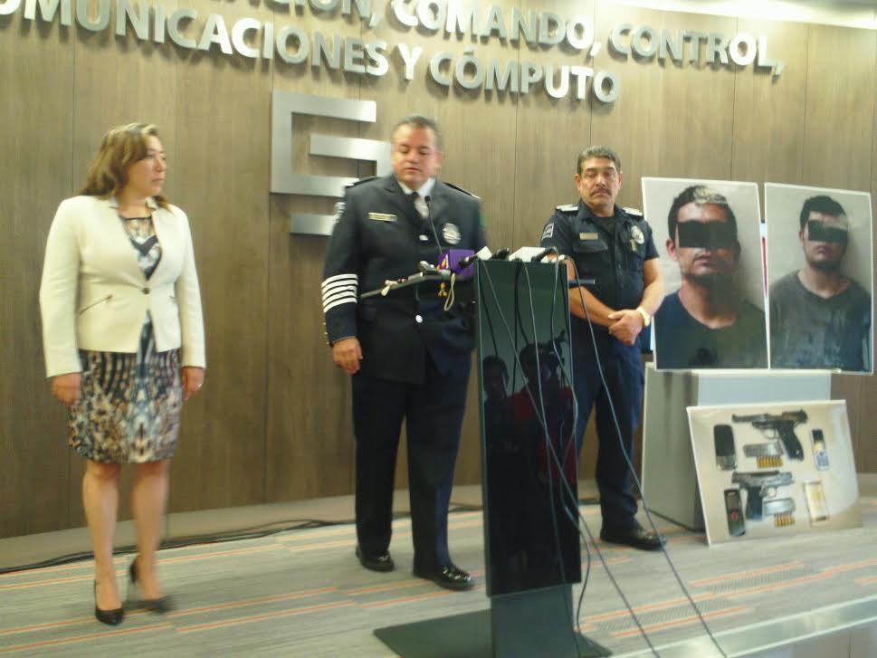 Albeto Capella y funcioanrios de Seguridad