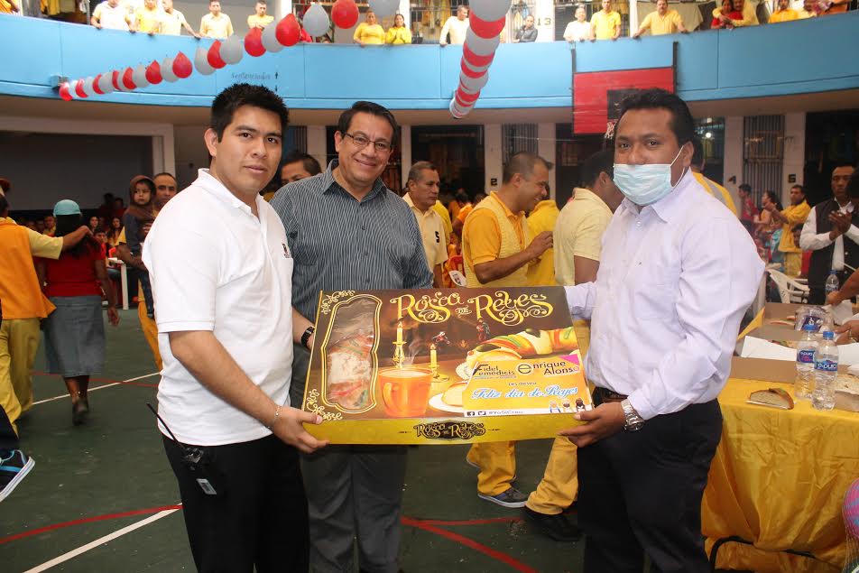 Enrique Alonso entrega rosca