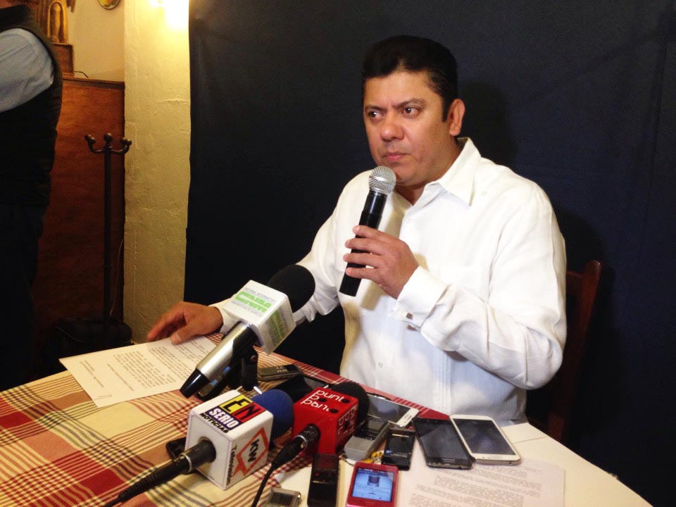 Javier Bolaños en conferenica de prensa