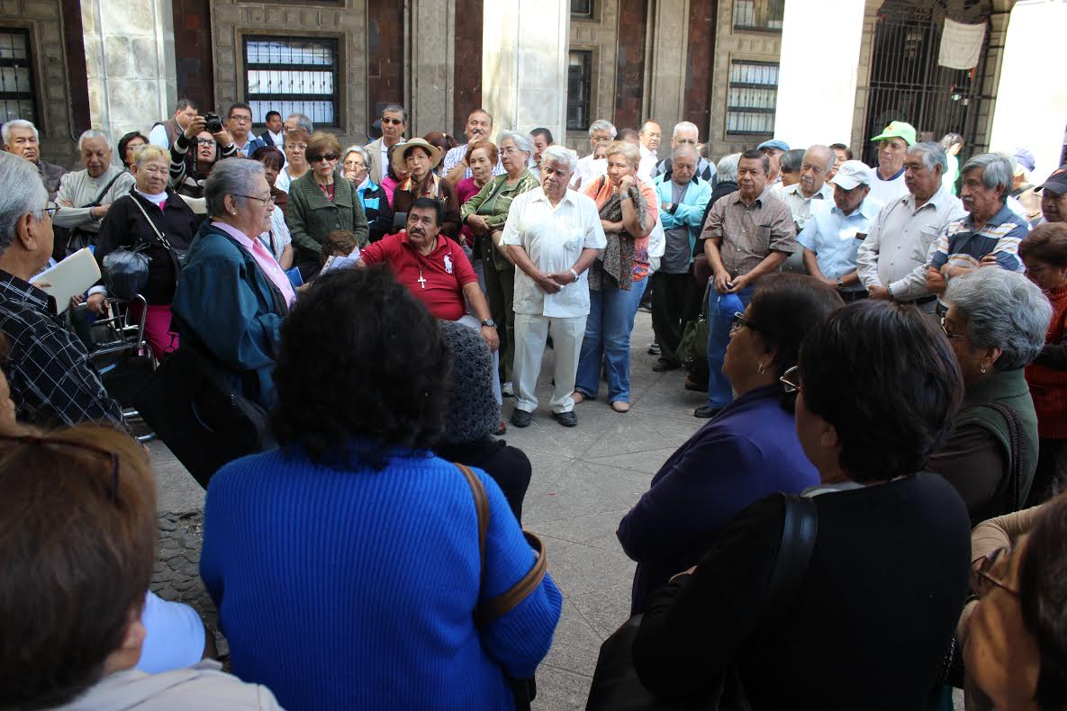Jubilados en reunión