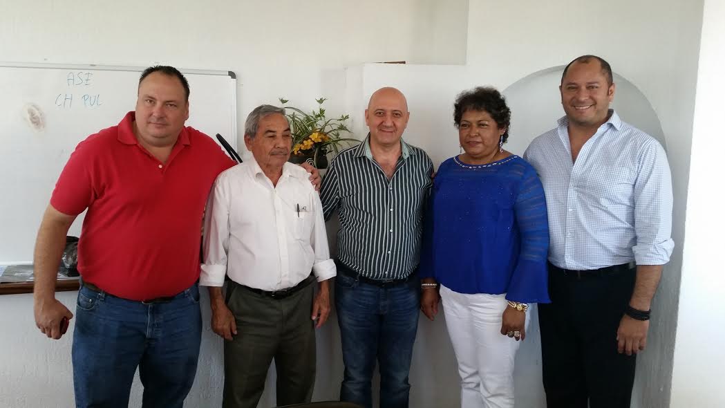 Roberto Yáñez,  Alessandro Innocenzi Silenzi y funcionarios