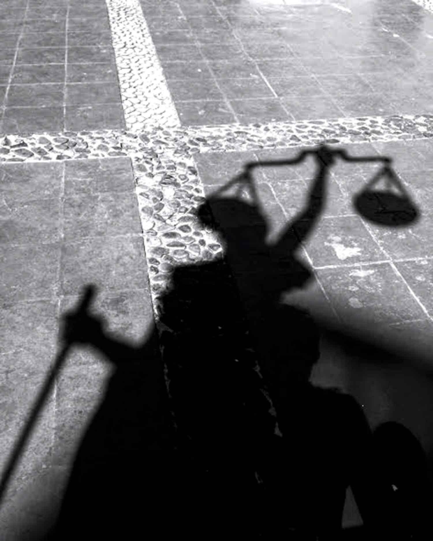 Sombra de la diosa de la justica