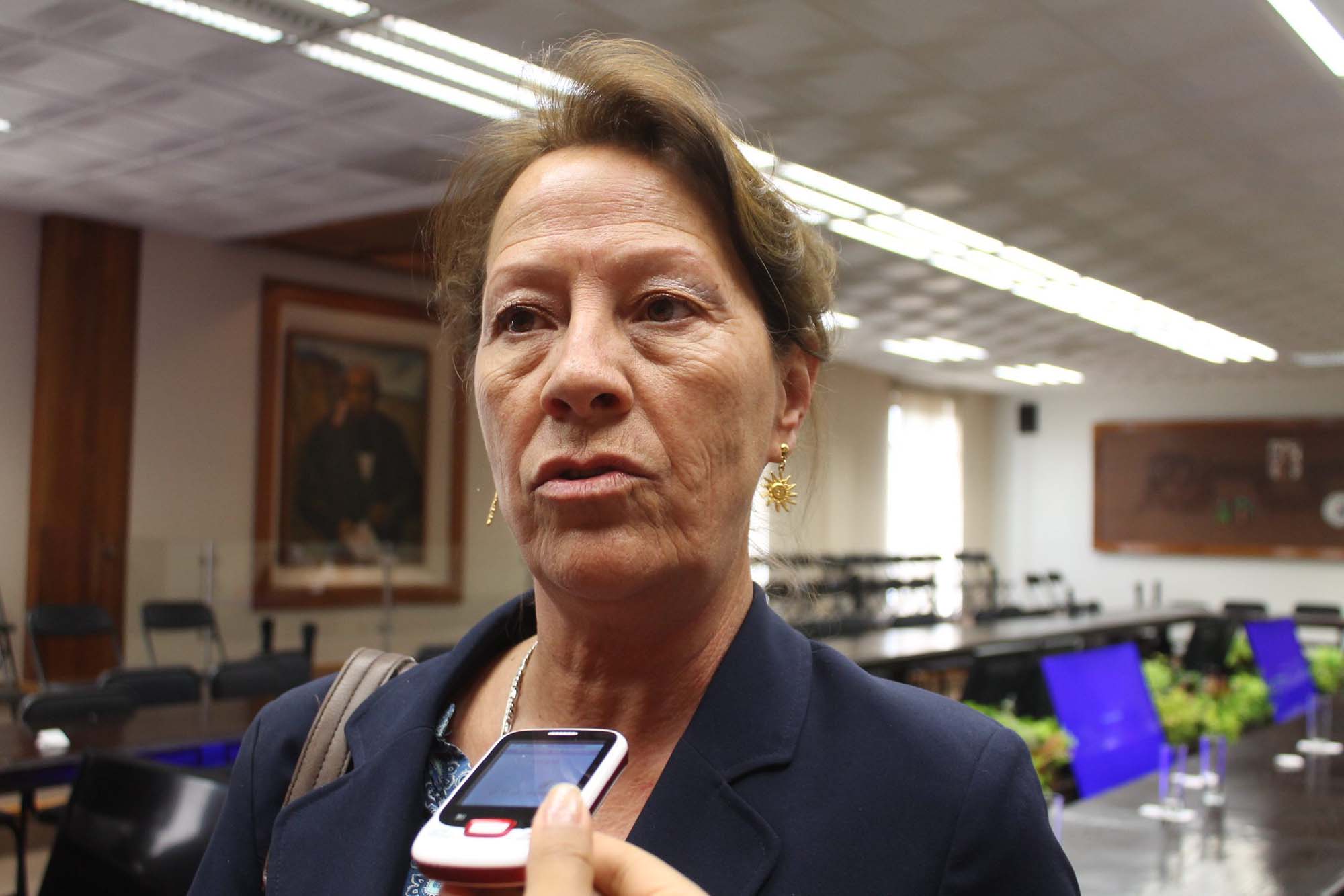 Dos secretarias “se echan la bolita” en el caso del pago de aguinaldo de maestros homologados