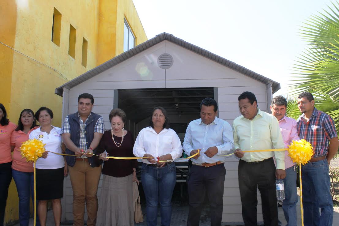 El presidente Enrique Alonso  inaugura Comedor Comunitario y Dispensario Médico, en la Cabecera municipal