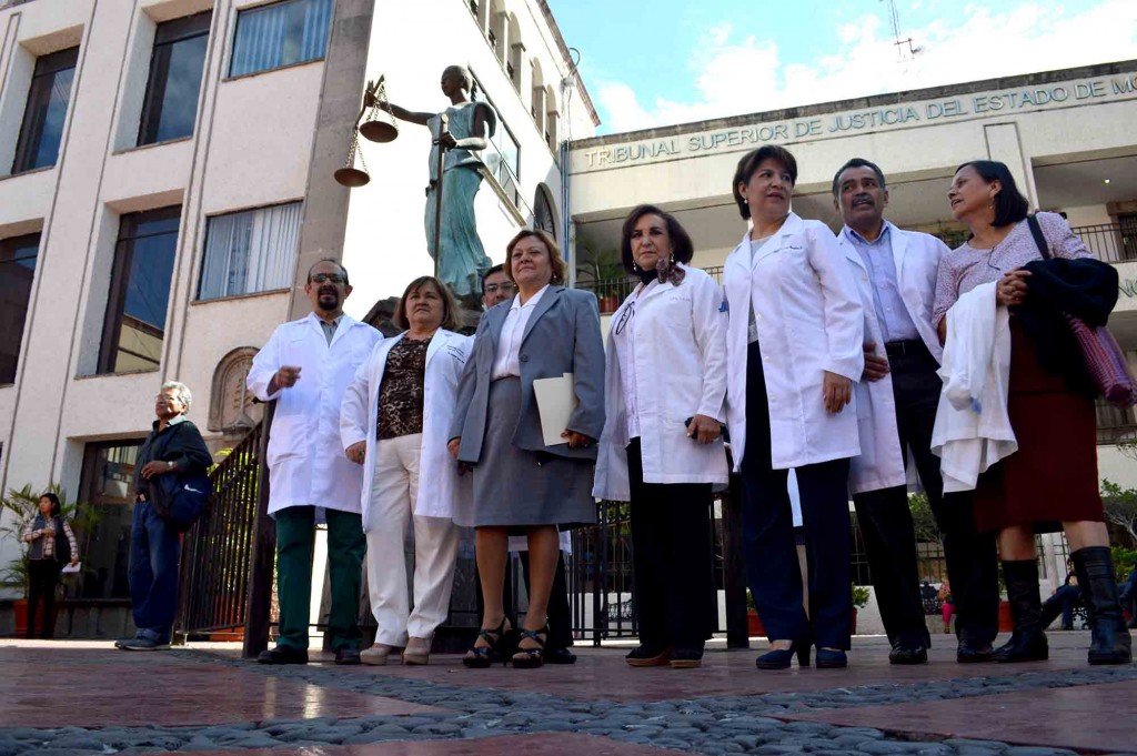 Médicos se manifiestan