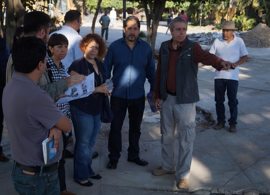Realizan ambientalistas y autoridades estatales recorrido por obras de plaza de armas