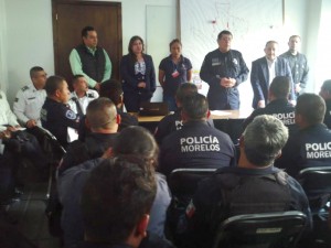 Policías camacitándose en Derechos Humanos