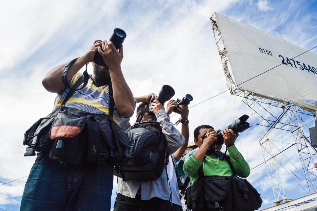 Fotoperiodistas en acción. Foto Máximo Cerdio