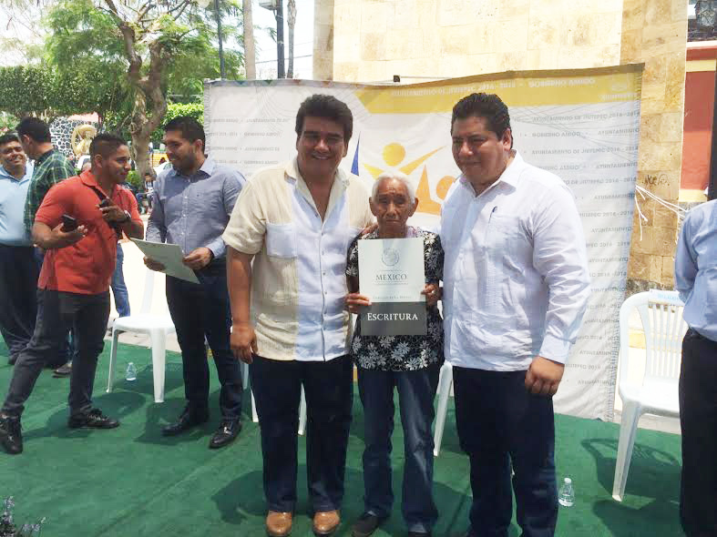Entregan 163 escrituras gratuitas en Jiutepec