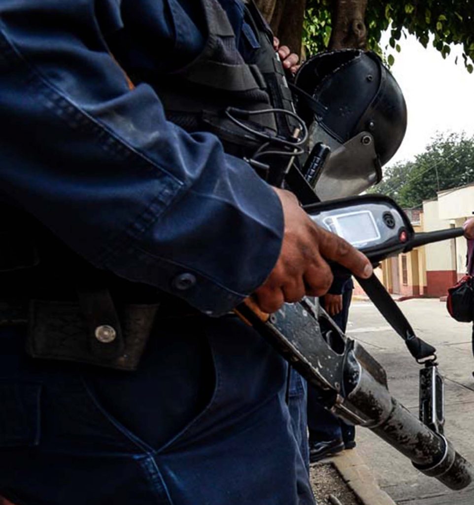 Policía avigilando