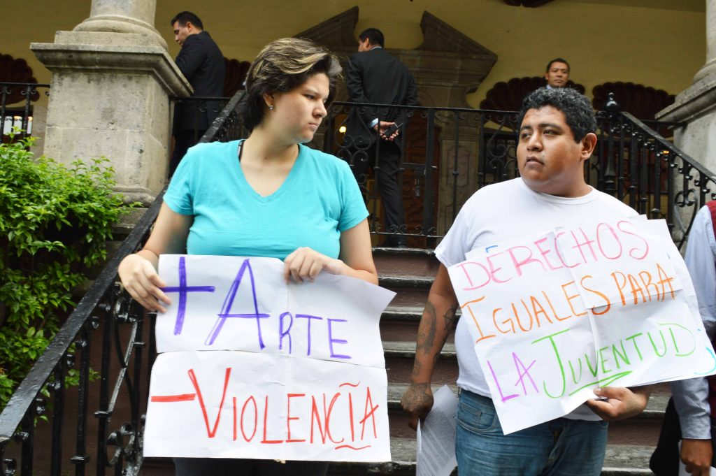 Tribus Urbanas en la sede del Congreso del Estado