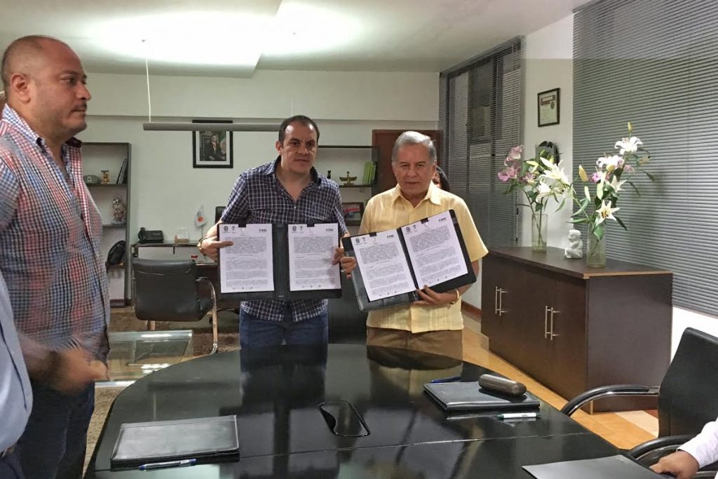 Firma convenio Cuernavaca e INE