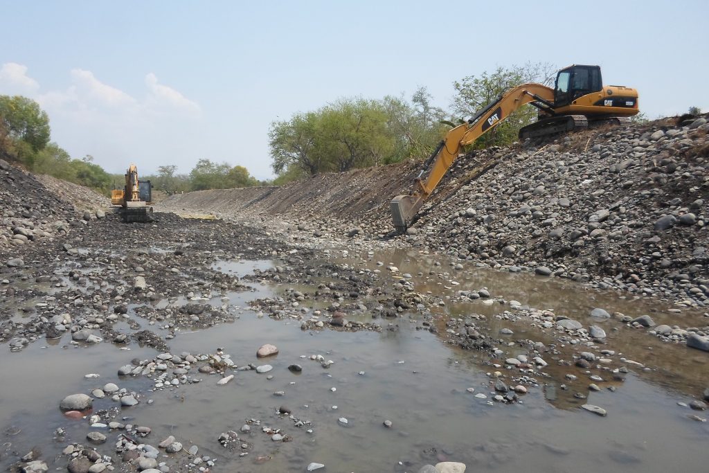 Llama CEAGUA a no tirar basura