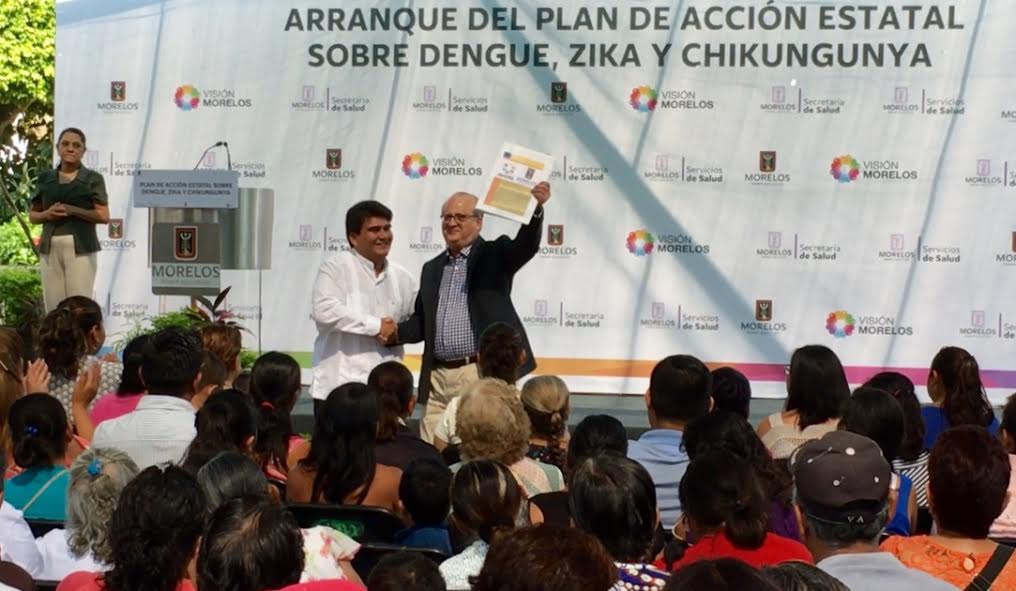 Entrega Manolo Agüero escrituras para nuevo hospital civil en Jiutepec