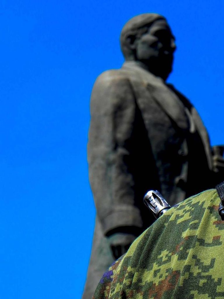 Militares y estatua de Juárez en Cuernavaca