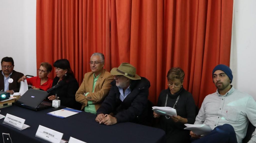 Alejandro Vera y familiares de víctimas