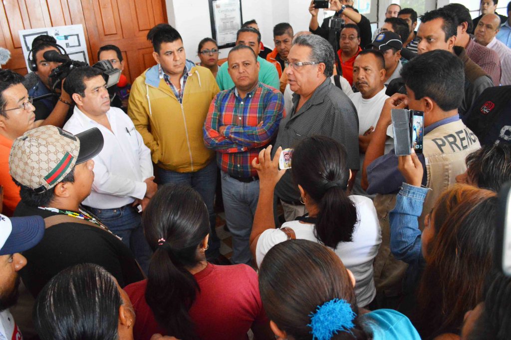 Ambulantes y autoridades dialogan