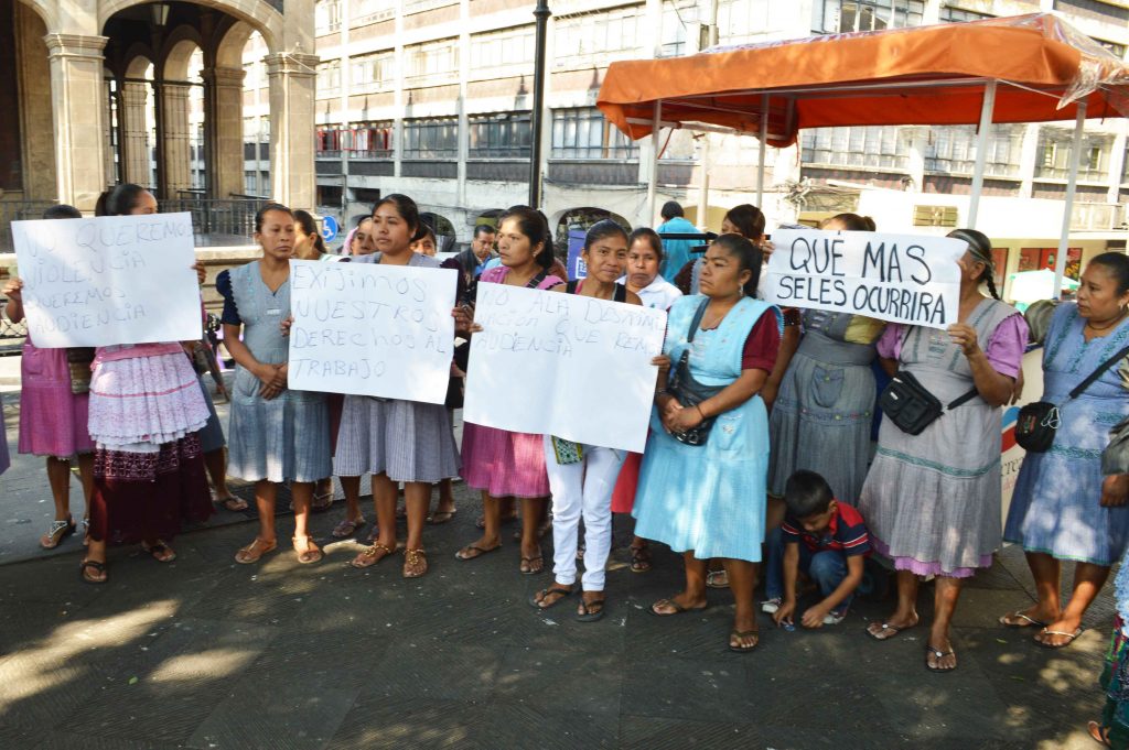 Artesanas protestan