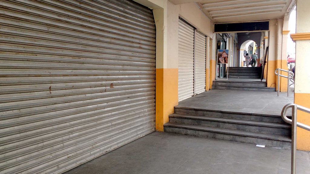 Cierre de negocios y despidos