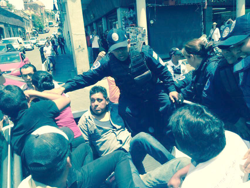 Detención por policías