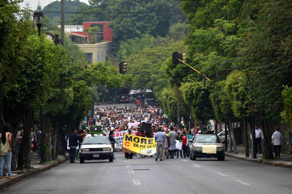 Maestros marchando