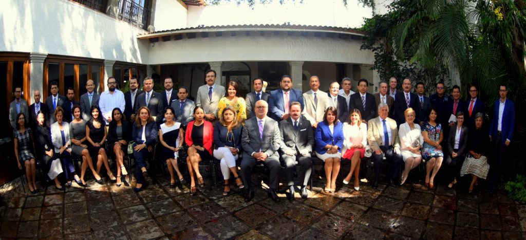 Representantes de los tres poderes del Estado