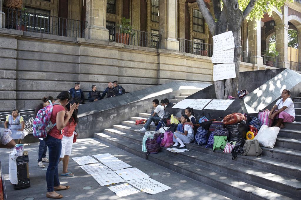 Artesanas y policías