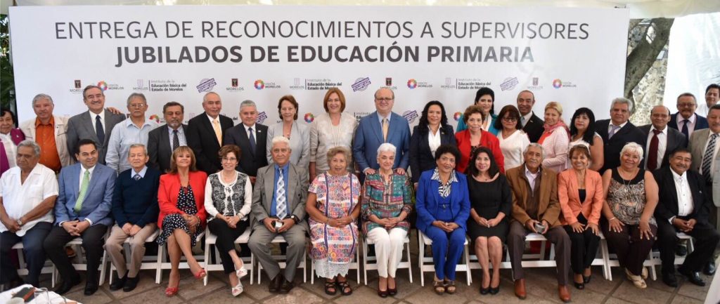 El gobernador Graco RamÃ­rez entregÃ³ reconocimientos a supervisores jubilados de educaciÃ³n primaria