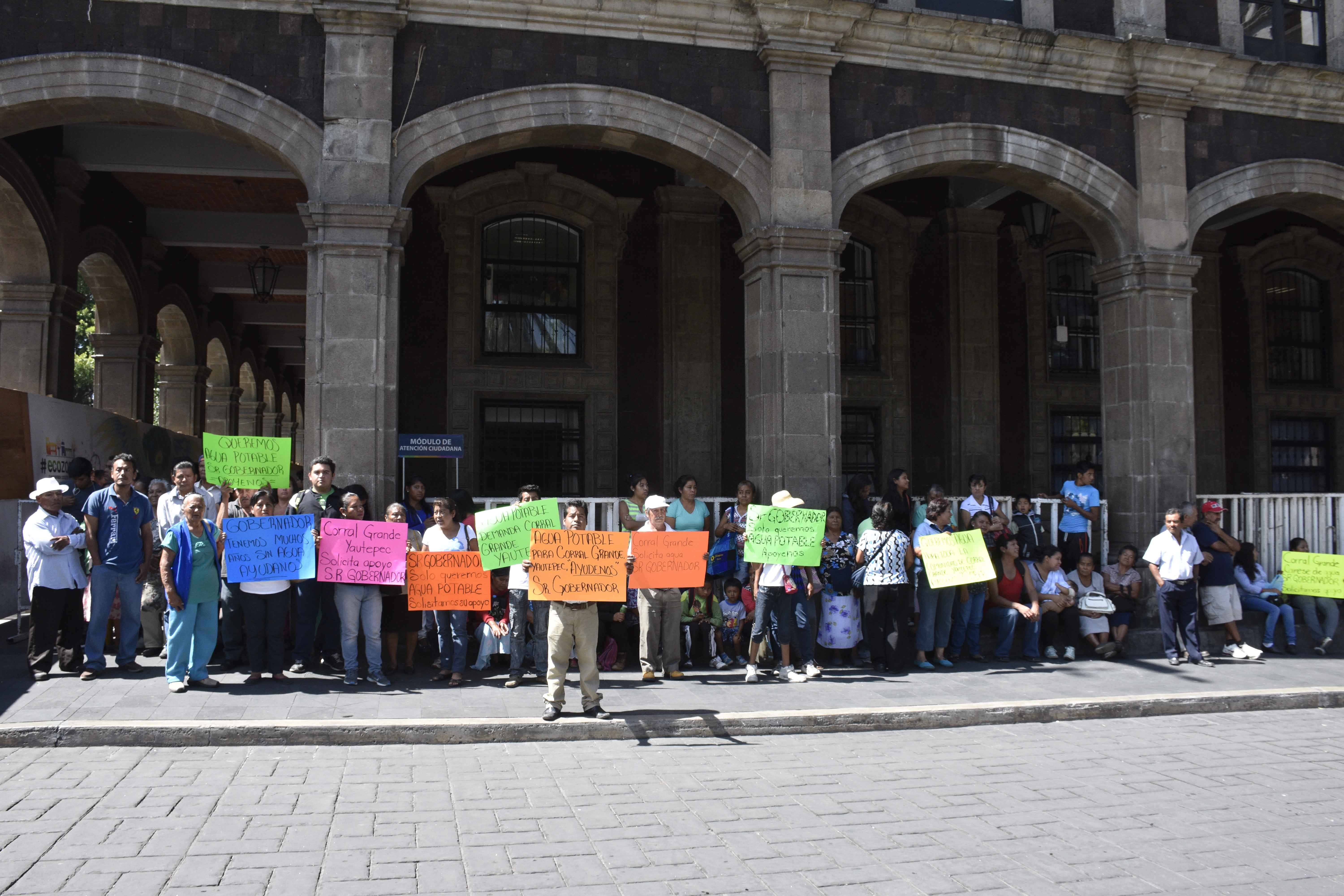 Vecinos de Oaxtepec exigen suministro de agua potable