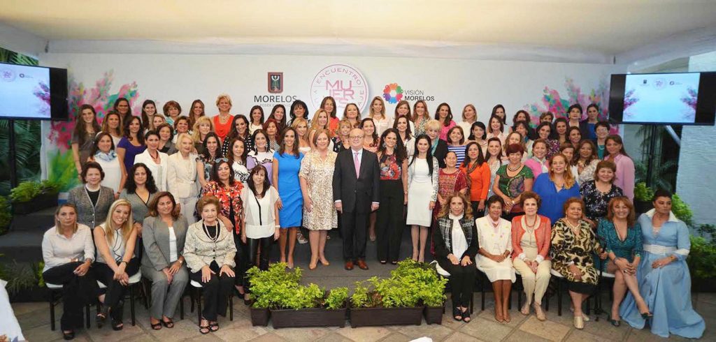 Graco y Elena con mujeres